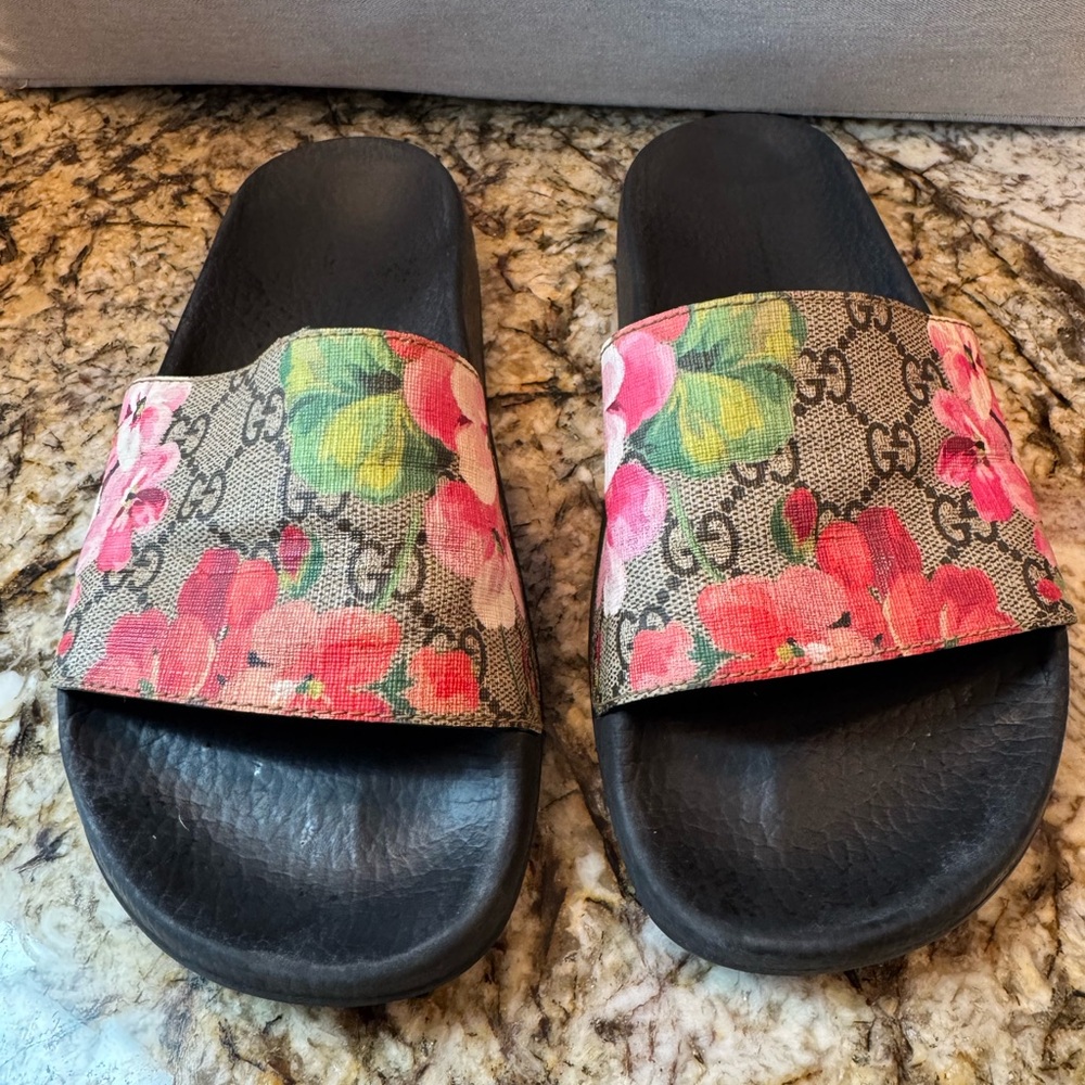 Gucci Women's Floral Slide Sandals - Black and Pink